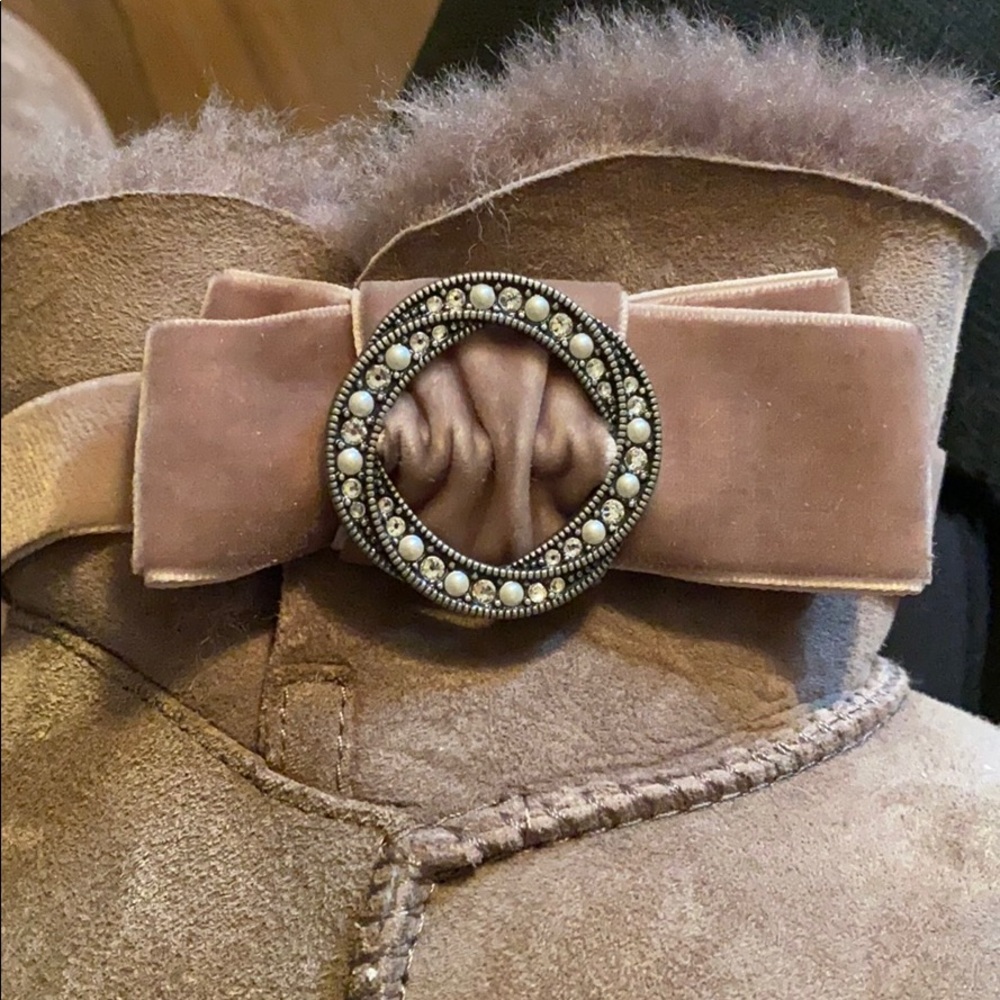 UGG Rhinestone Bow Boots - Picture 4 of 4